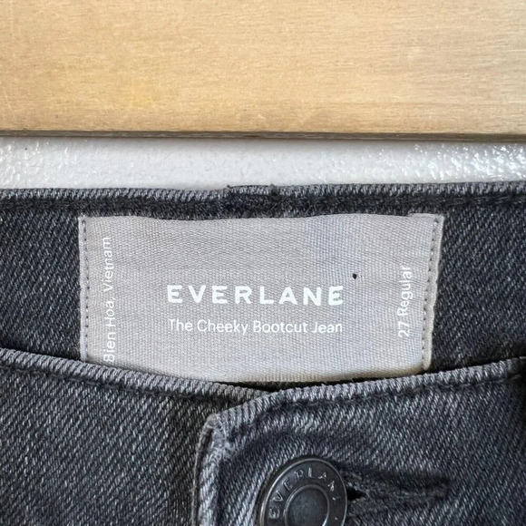 Everlane Cheeky Bootcut Jeans Size 27 Faded Black High Rise Frayed Hem Denim - Picture 3 of 9